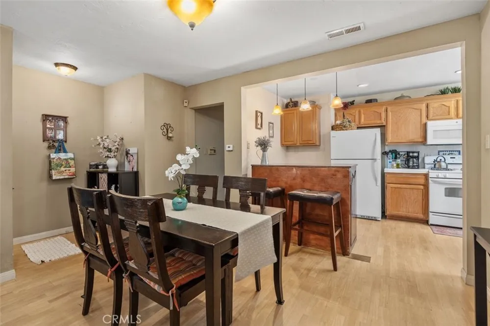 6613 Randi Avenue Woodland Hills, CA 91303