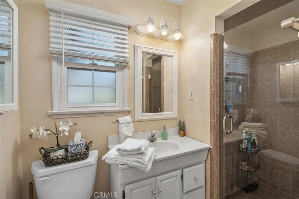 6613 Randi Avenue Woodland Hills, CA 91303