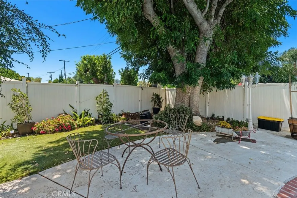 6613 Randi Avenue Woodland Hills, CA 91303