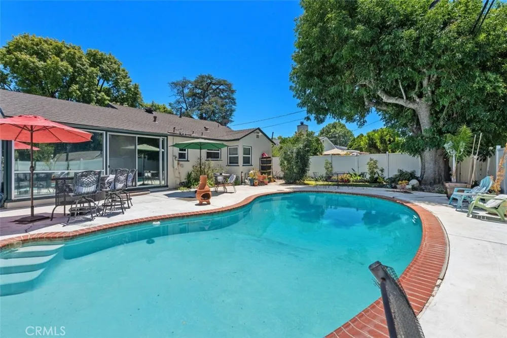 6613 Randi Avenue Woodland Hills, CA 91303