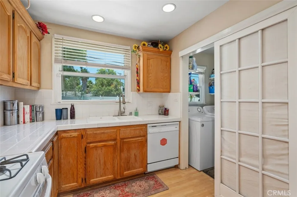 6613 Randi Avenue Woodland Hills, CA 91303
