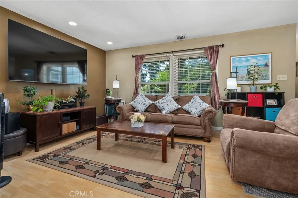 6613 Randi Avenue Woodland Hills, CA 91303
