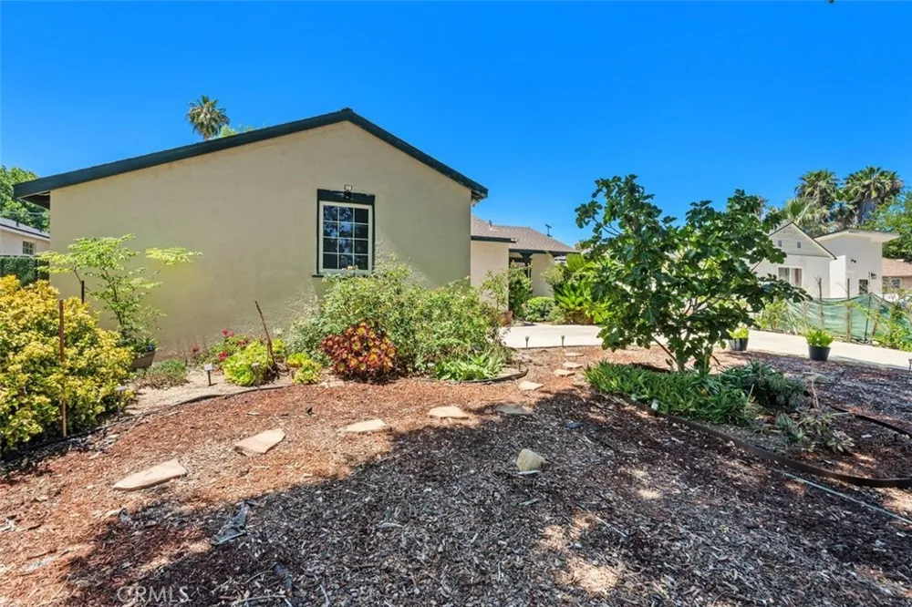 6613 Randi Avenue Woodland Hills, CA 91303