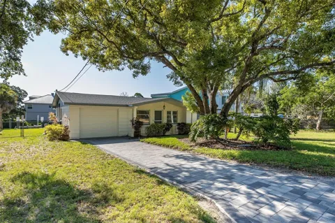 3318 PINEVIEW DRIVE