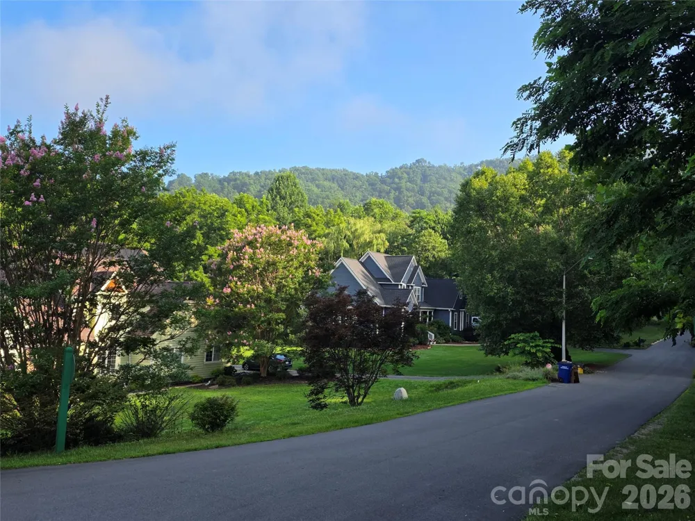 16 Courseview Drive Weaverville, NC 28787