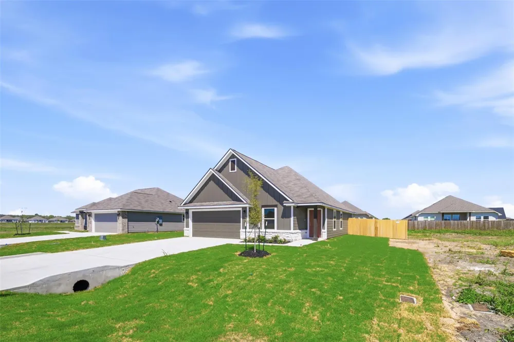 137 Cotton Cove Snook, TX 77879