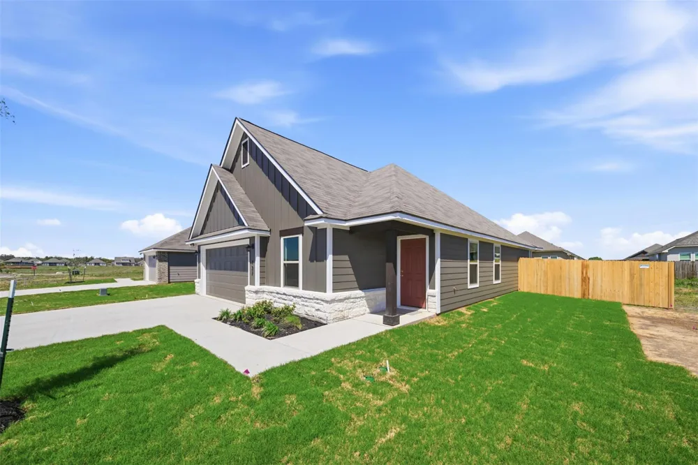 137 Cotton Cove Snook, TX 77879