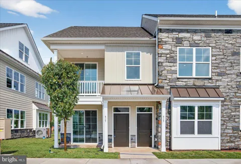 417 ISABELLE COURT #201