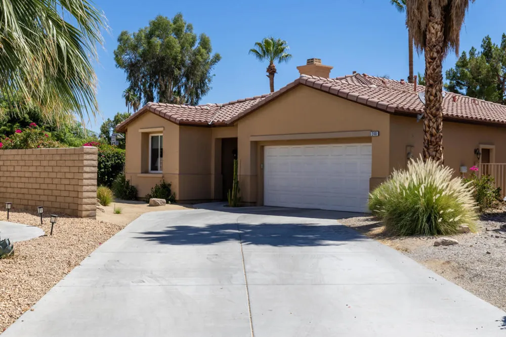 240 Paseo Vista Circle Palm Desert, CA 92260