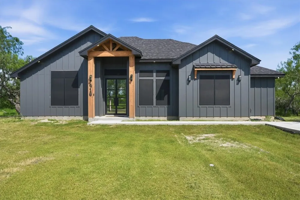 416 Stephens Loop Mathis, TX 78368
