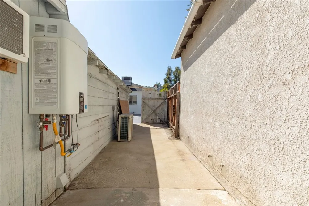 4116 Briggs Avenue Montrose, CA 91020