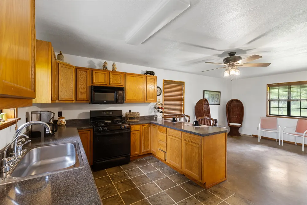 447 Pink Gladiola Broken Bow, OK 74728