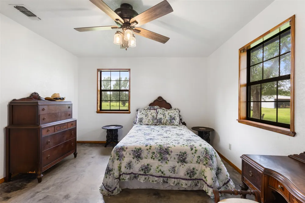 447 Pink Gladiola Broken Bow, OK 74728