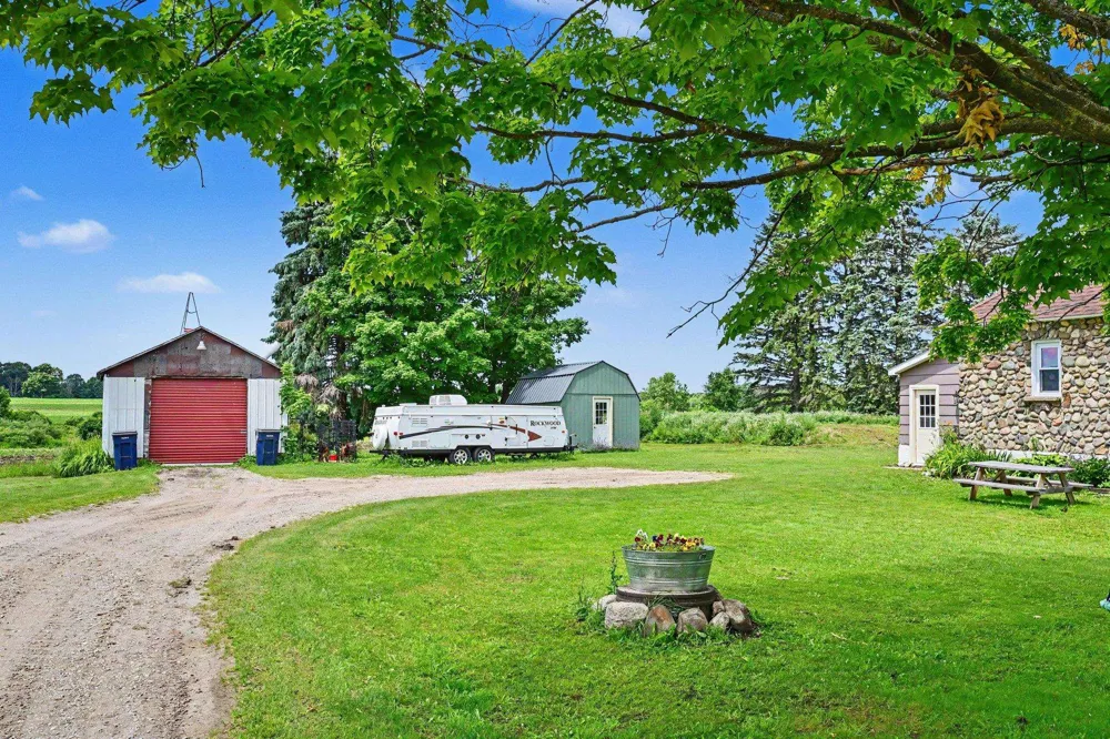 7615 Pleasant Hill Road Banks Township, MI 49729
