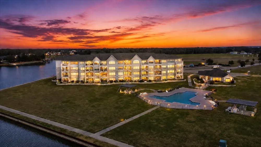 9900 Northshore Boulevard #3108 Corsicana, TX 75109