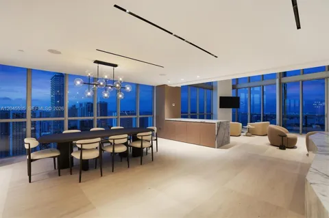 1100 Biscayne Blvd #3906