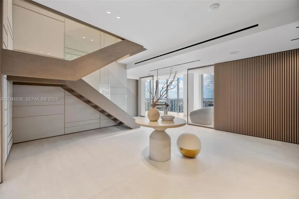 1100 Biscayne Blvd #3906 Miami, FL 33132