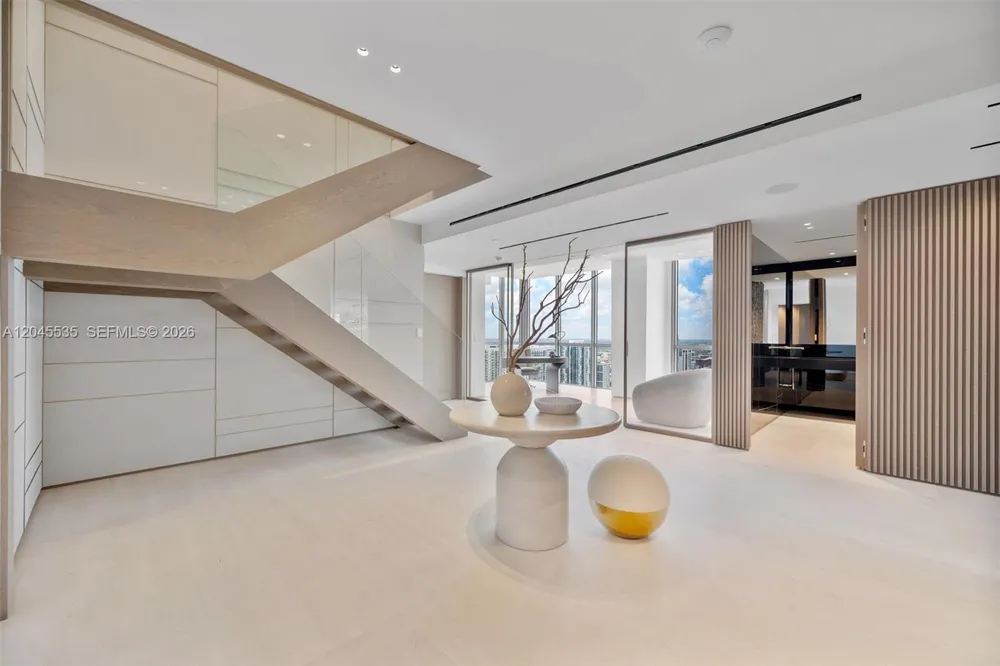 1100 Biscayne Blvd #3906 Miami, FL 33132
