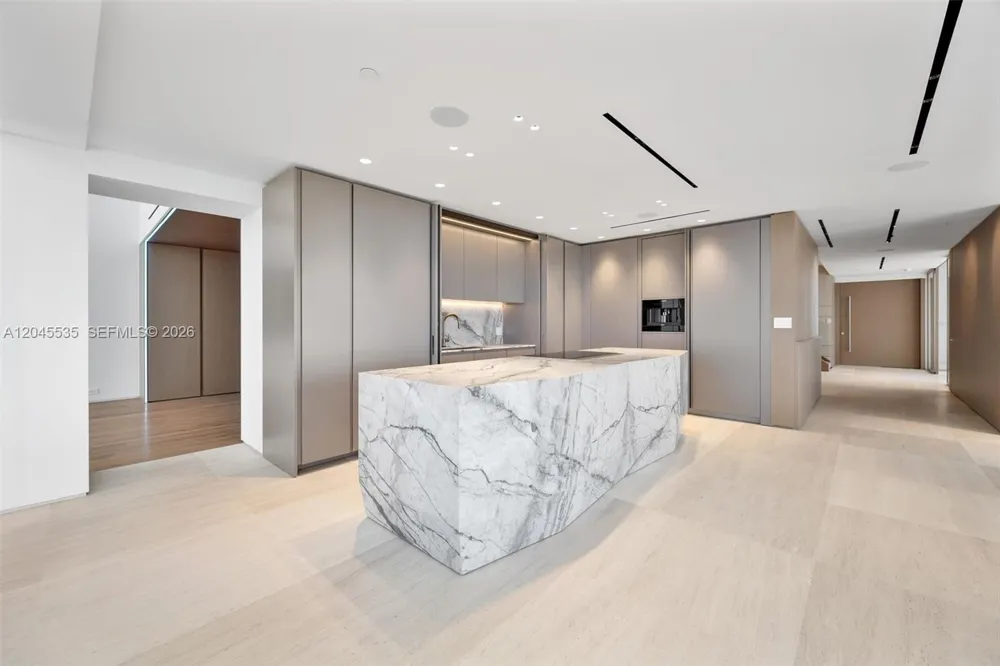 1100 Biscayne Blvd #3906 Miami, FL 33132