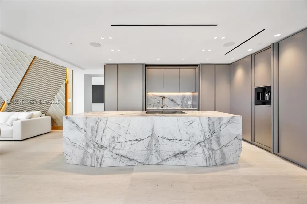 1100 Biscayne Blvd #3906 Miami, FL 33132