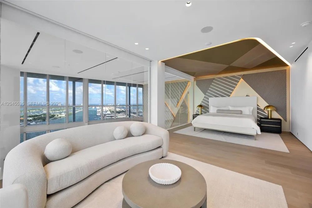 1100 Biscayne Blvd #3906 Miami, FL 33132