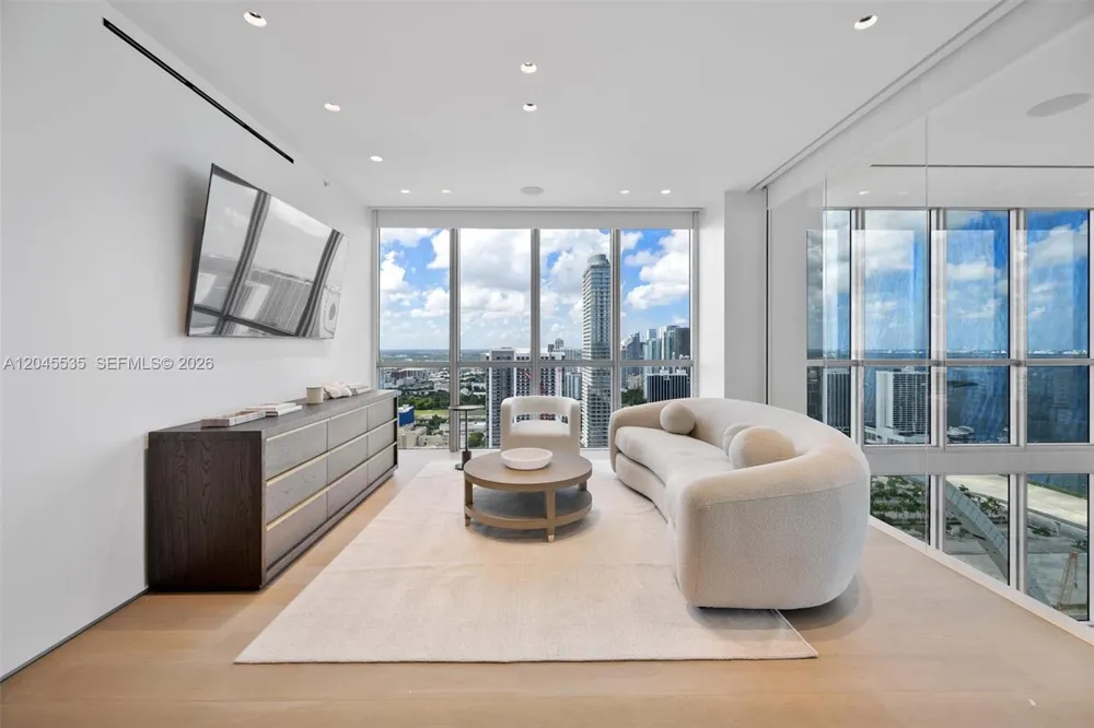 1100 Biscayne Blvd #3906 Miami, FL 33132