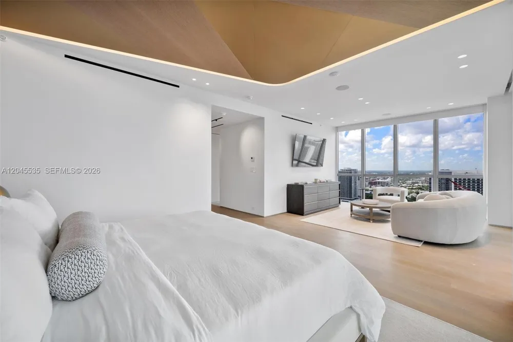 1100 Biscayne Blvd #3906 Miami, FL 33132