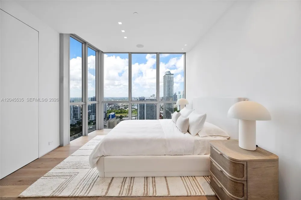 1100 Biscayne Blvd #3906 Miami, FL 33132