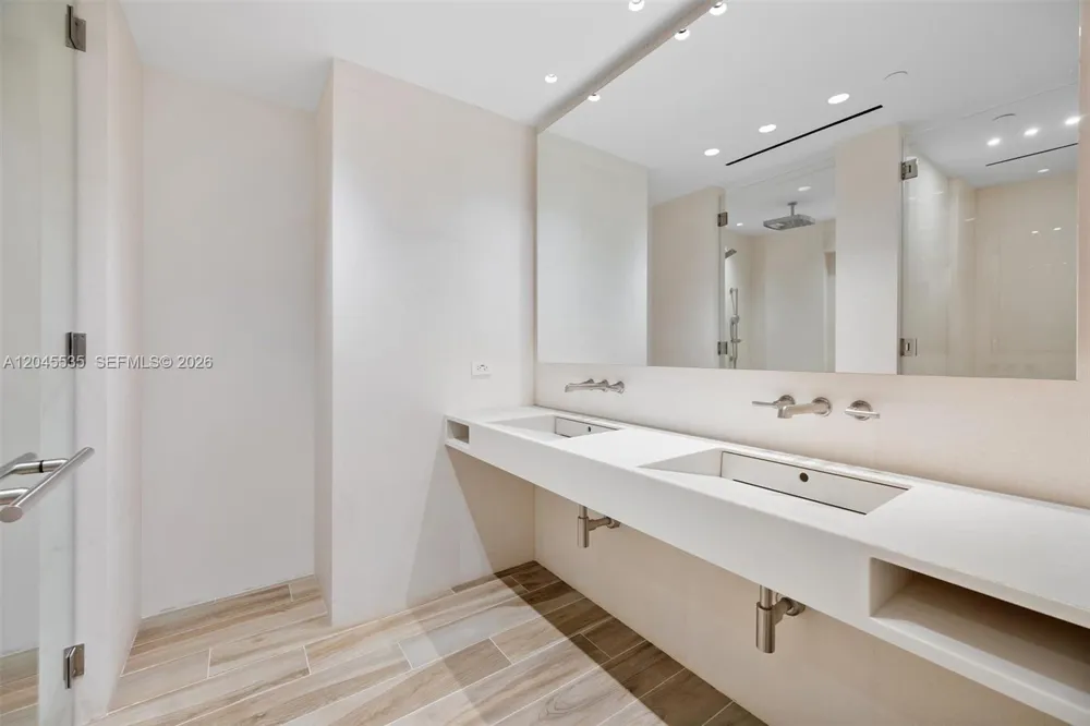 1100 Biscayne Blvd #3906 Miami, FL 33132