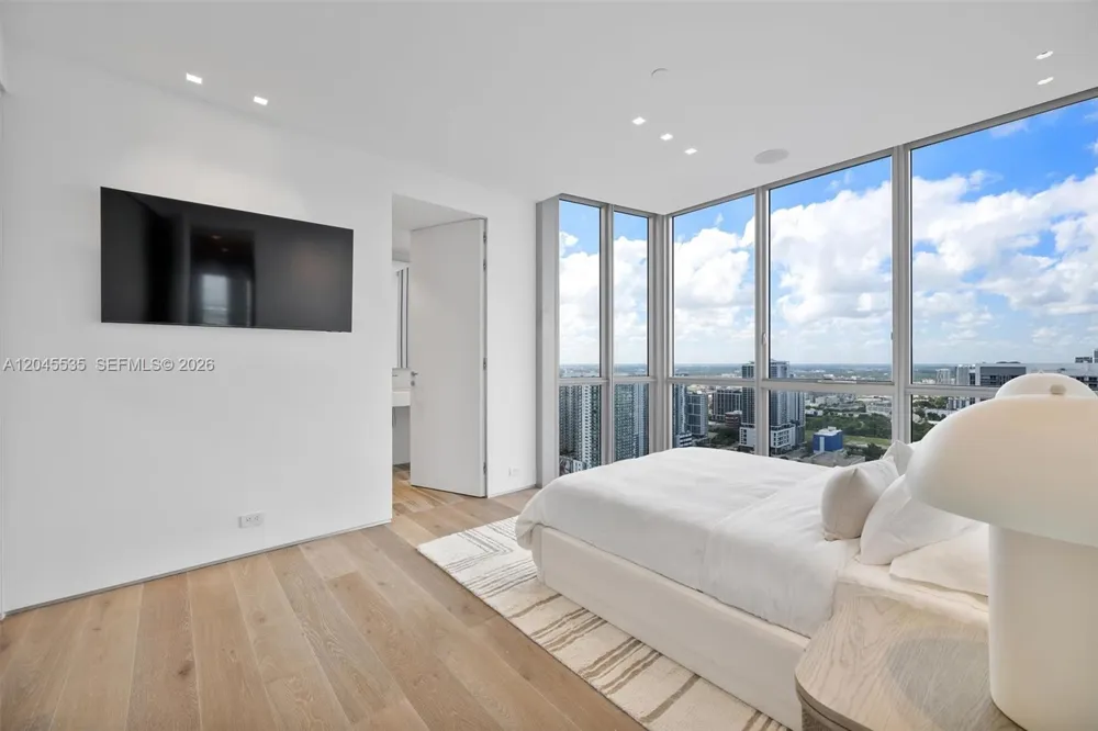 1100 Biscayne Blvd #3906 Miami, FL 33132