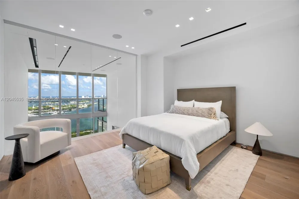 1100 Biscayne Blvd #3906 Miami, FL 33132