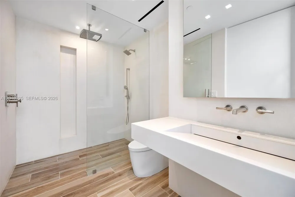 1100 Biscayne Blvd #3906 Miami, FL 33132