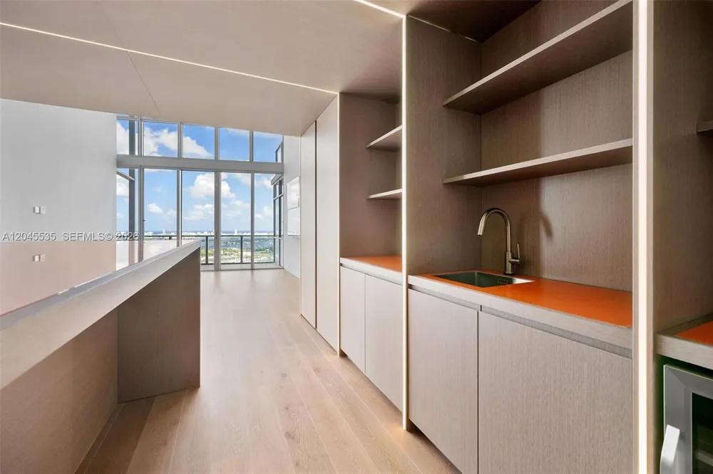 1100 Biscayne Blvd #3906 Miami, FL 33132