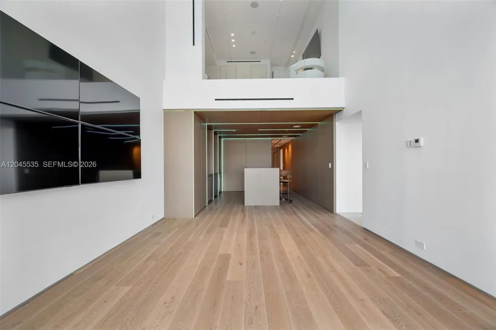1100 Biscayne Blvd #3906 Miami, FL 33132