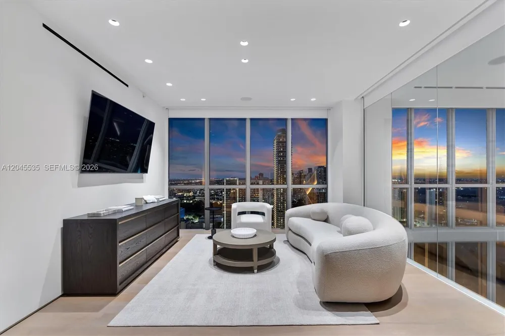 1100 Biscayne Blvd #3906 Miami, FL 33132