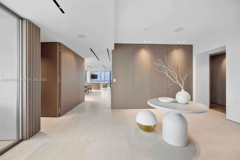 1100 Biscayne Blvd #3906 Miami, FL 33132