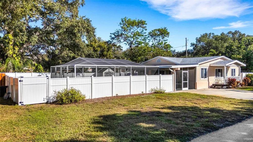 1600 LORETTA AVENUE NW Largo, FL 33770