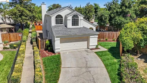 38 Nightingale Ct