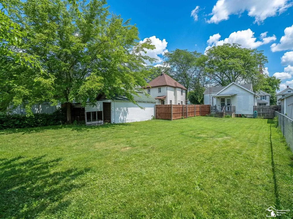 511 W 3rd Street Monroe City, MI 48161