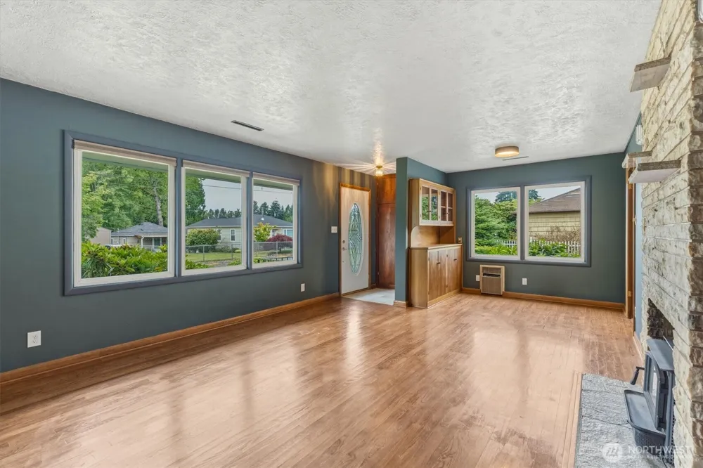 716 Woodard Avenue NE Castle Rock, WA 98611