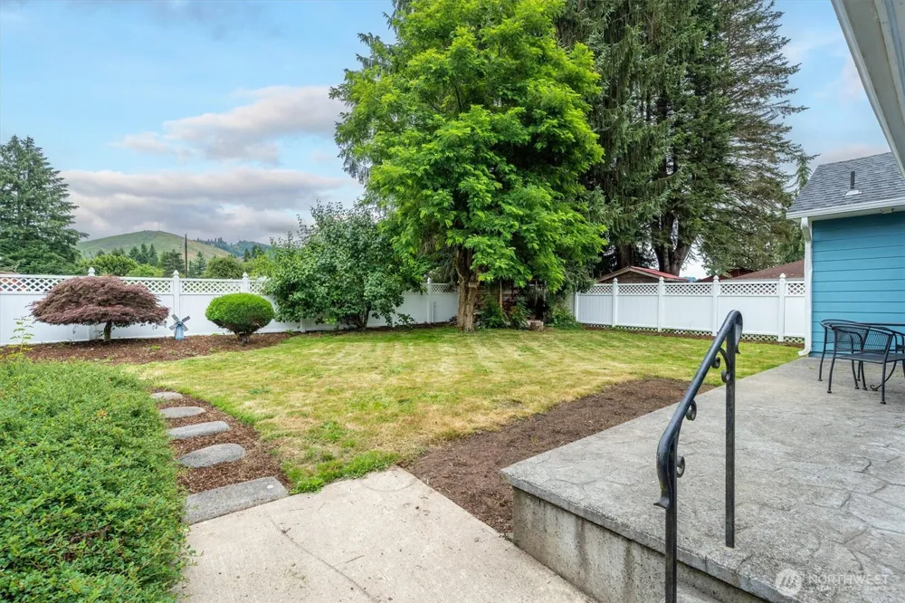 716 Woodard Avenue NE Castle Rock, WA 98611