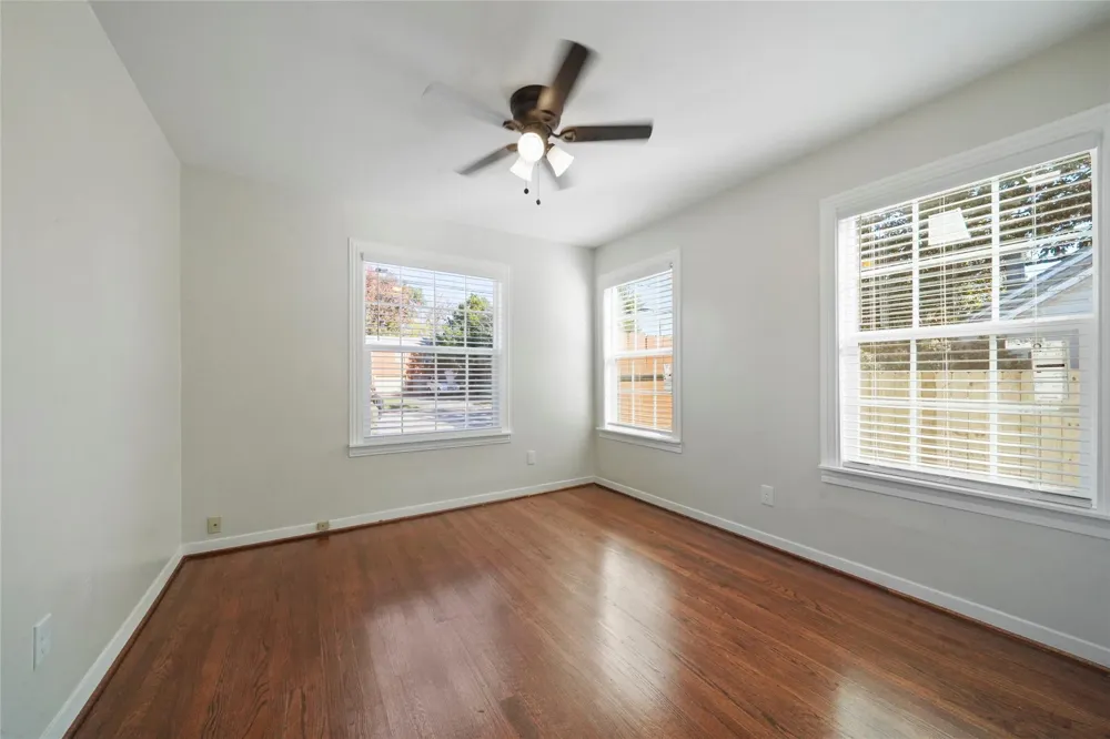 906 Gale Street Houston, TX 77009