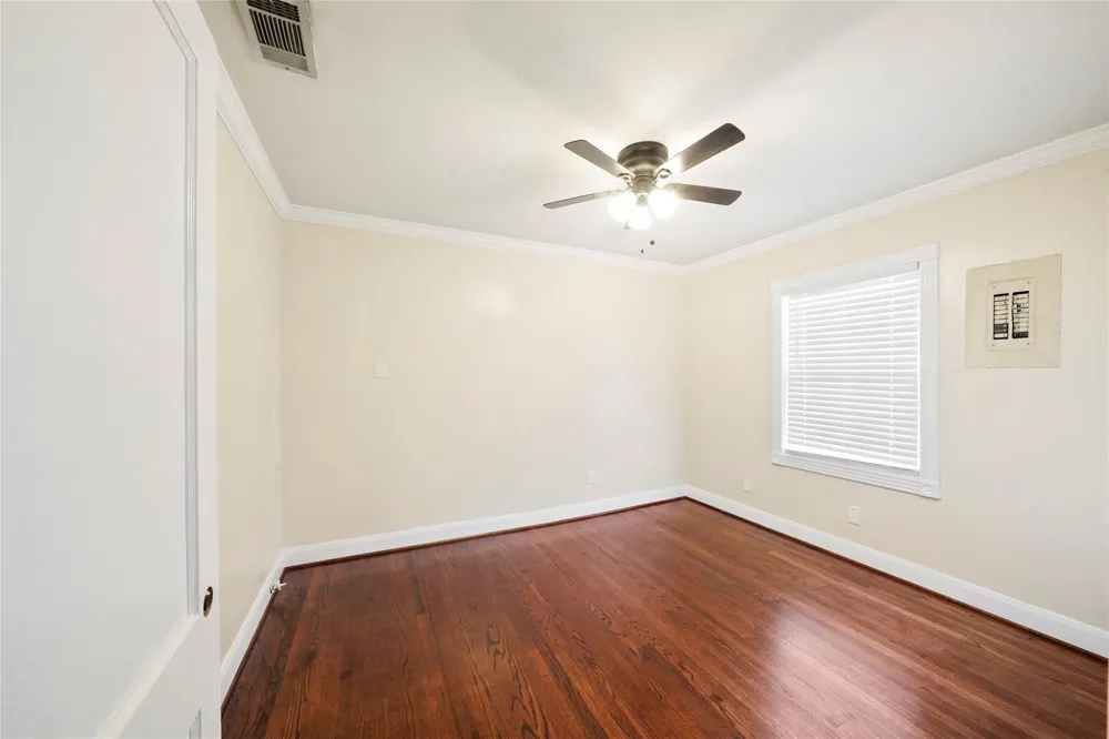 906 Gale Street Houston, TX 77009