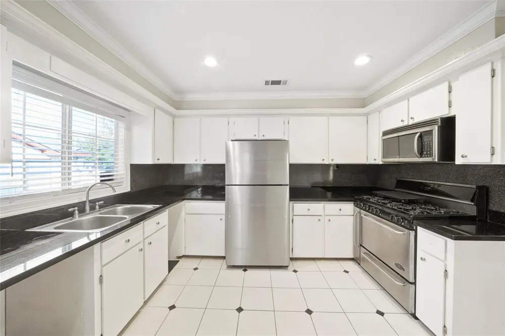 906 Gale Street Houston, TX 77009