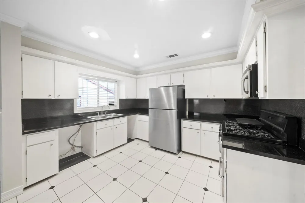 906 Gale Street Houston, TX 77009
