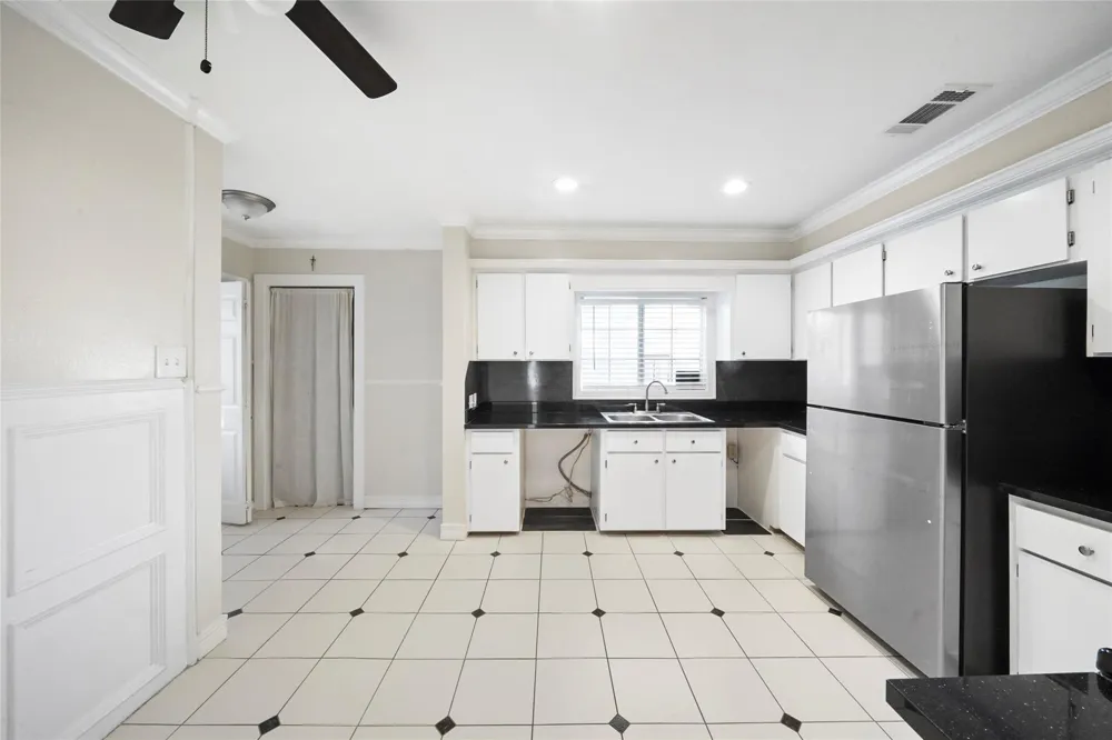 906 Gale Street Houston, TX 77009
