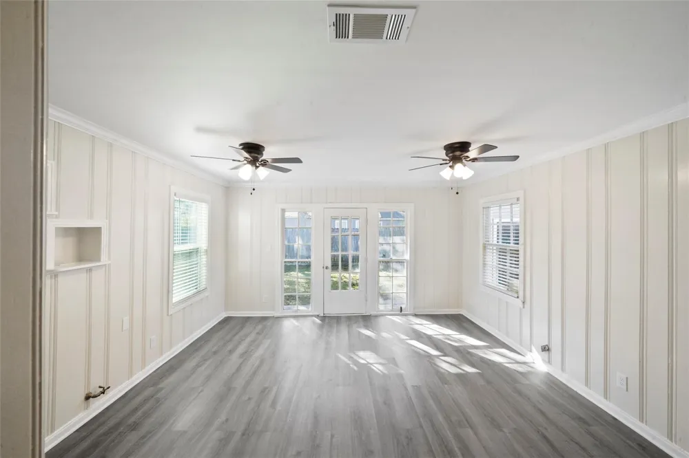 906 Gale Street Houston, TX 77009