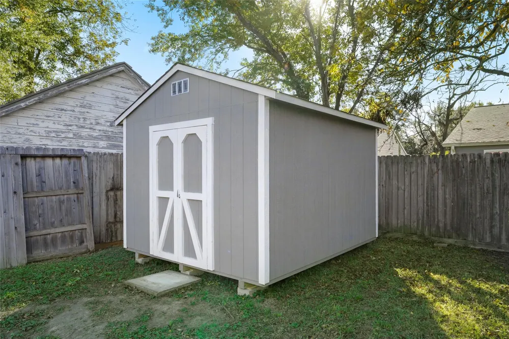 906 Gale Street Houston, TX 77009