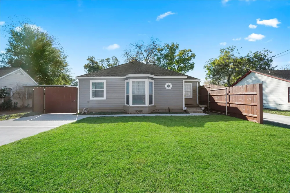 906 Gale Street Houston, TX 77009