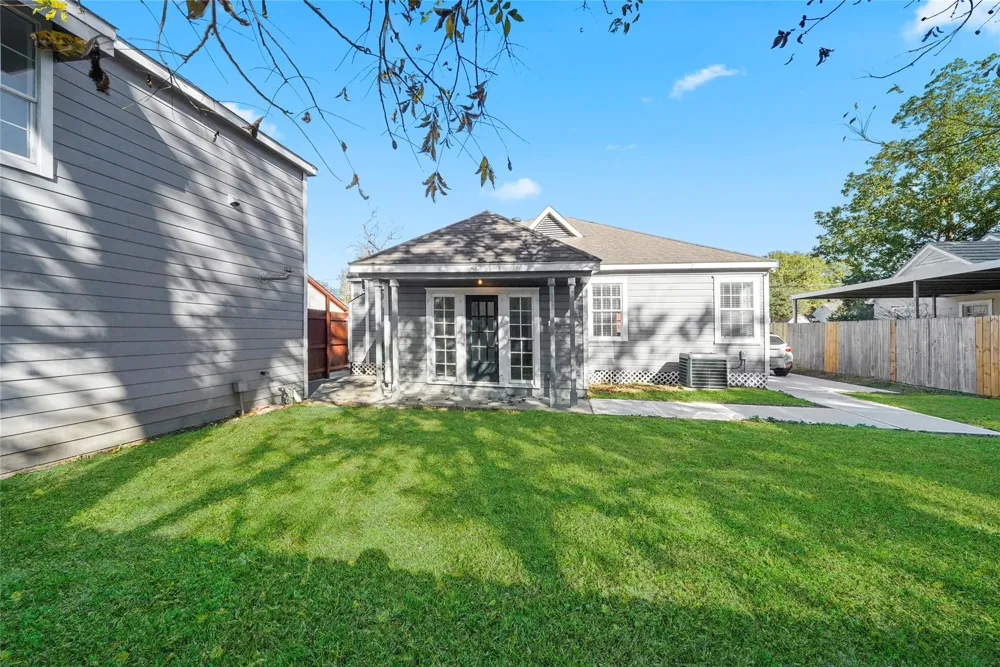 906 Gale Street Houston, TX 77009